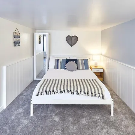 Host & - Princess Place Apartment *