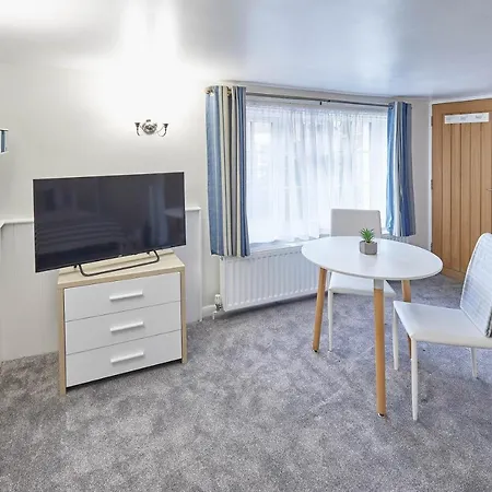 Host & - Princess Place Apartmán Whitby