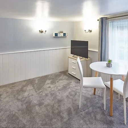 Host & - Princess Place *