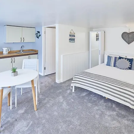 Host & - Princess Place