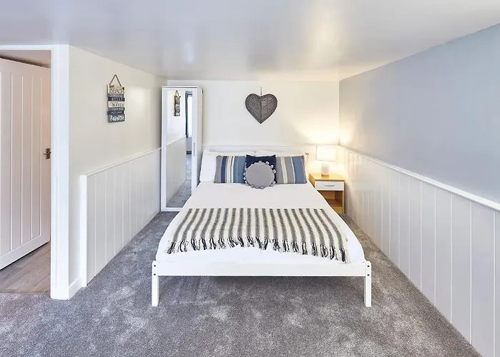 Host & - Princess Place Apartment *