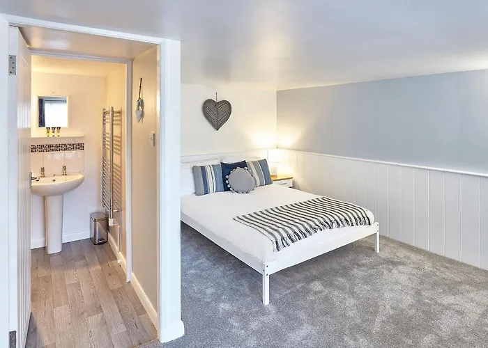 Host & - Princess Place Apartment *